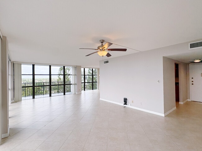 Photo - 800 Parkview Dr Unit 909