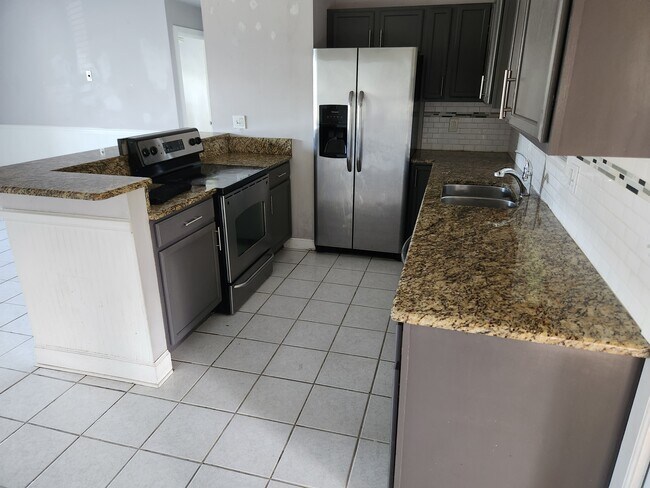 Kitchen - 1726 SW Millikin Ave