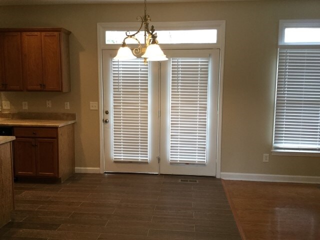 Photo - 905 Wonderland Pass