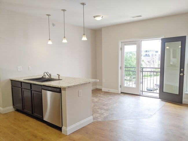 Photo - Sixth &amp; Washington