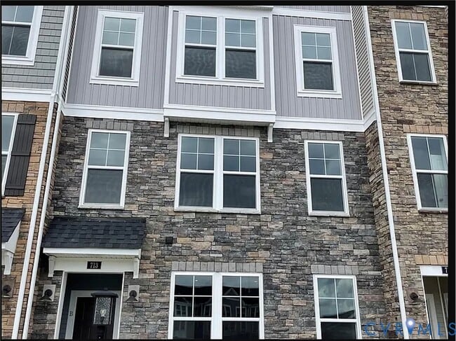 Building Photo - 713 McCormick Farm Dr