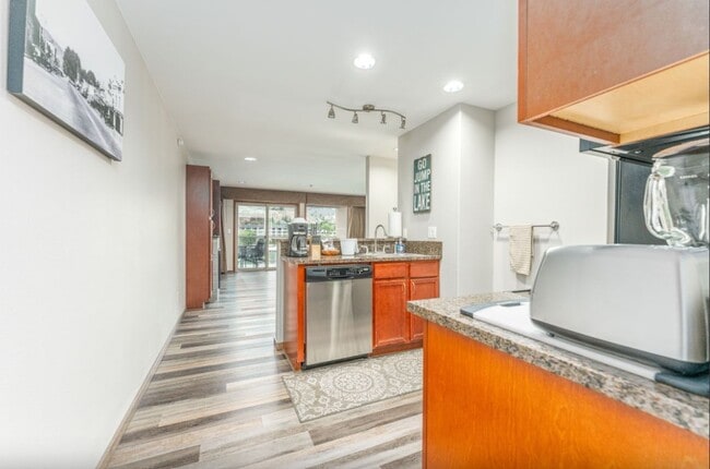 Photo - 322 W Woodin Ave