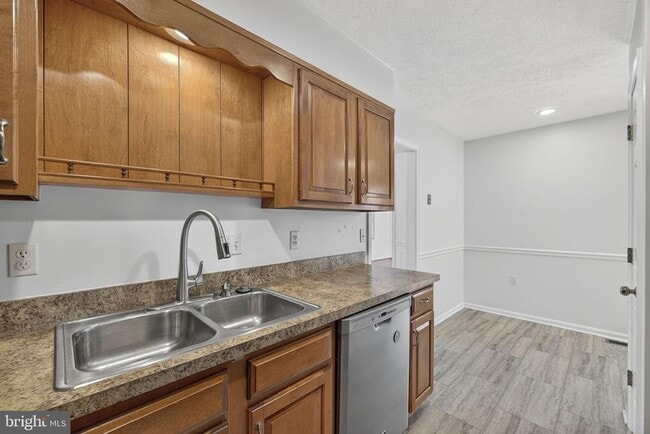 Photo - 1984 Cidermill Ln