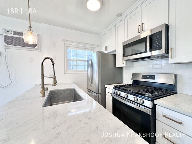 3017 1/2 London St-