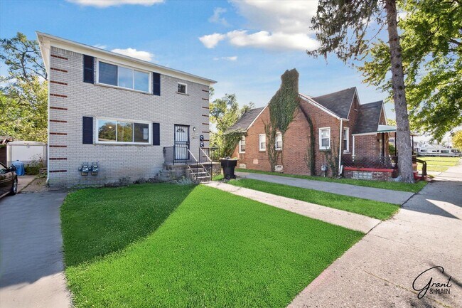 Photo - 15470/15472 Greenfield - Vibe Real Estate ... Unit 15472 Greenfield, Upper