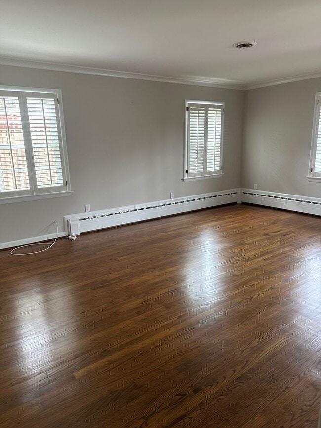 Photo - 2405 Crest St