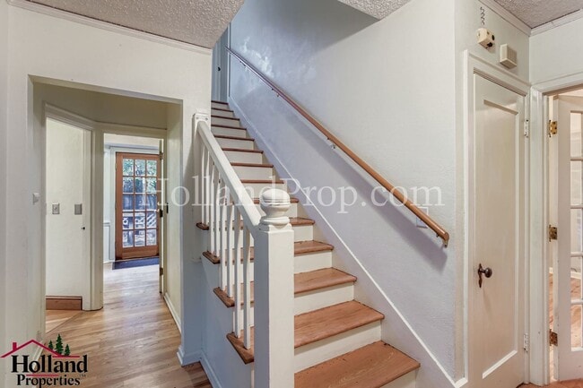 Photo - Spacious 3-Bedroom Hillsboro Home with Spa...