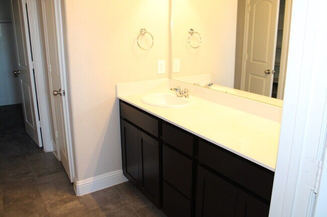 Photo - 1995 Ocelot St