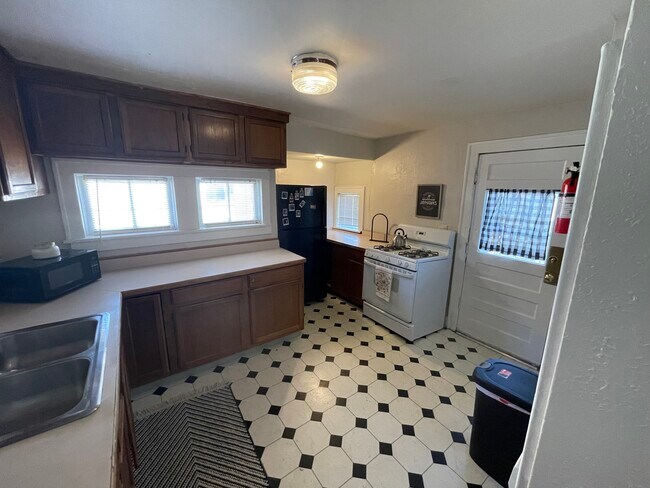 Kitchen - 732 Connecticut St