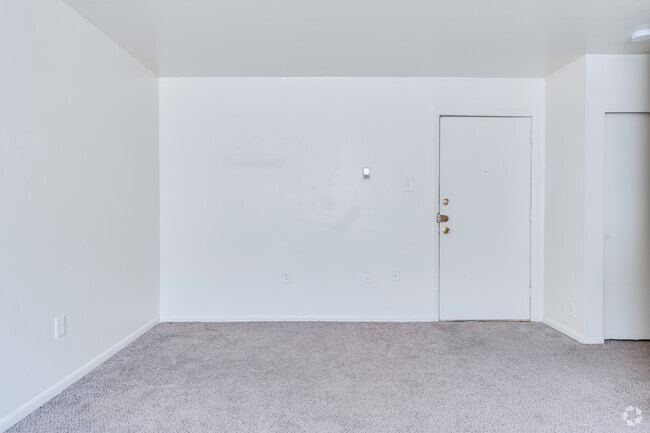 1BR, 1BA - 650SF