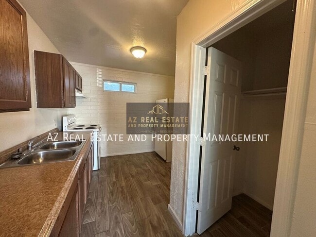 Building Photo - 1229 W Pierce St Unit 3 Rental