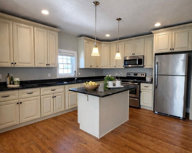 Building Photo - 283 Lincoln Ave Unit 2