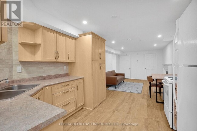 Photo - 40 Venetian Crescent