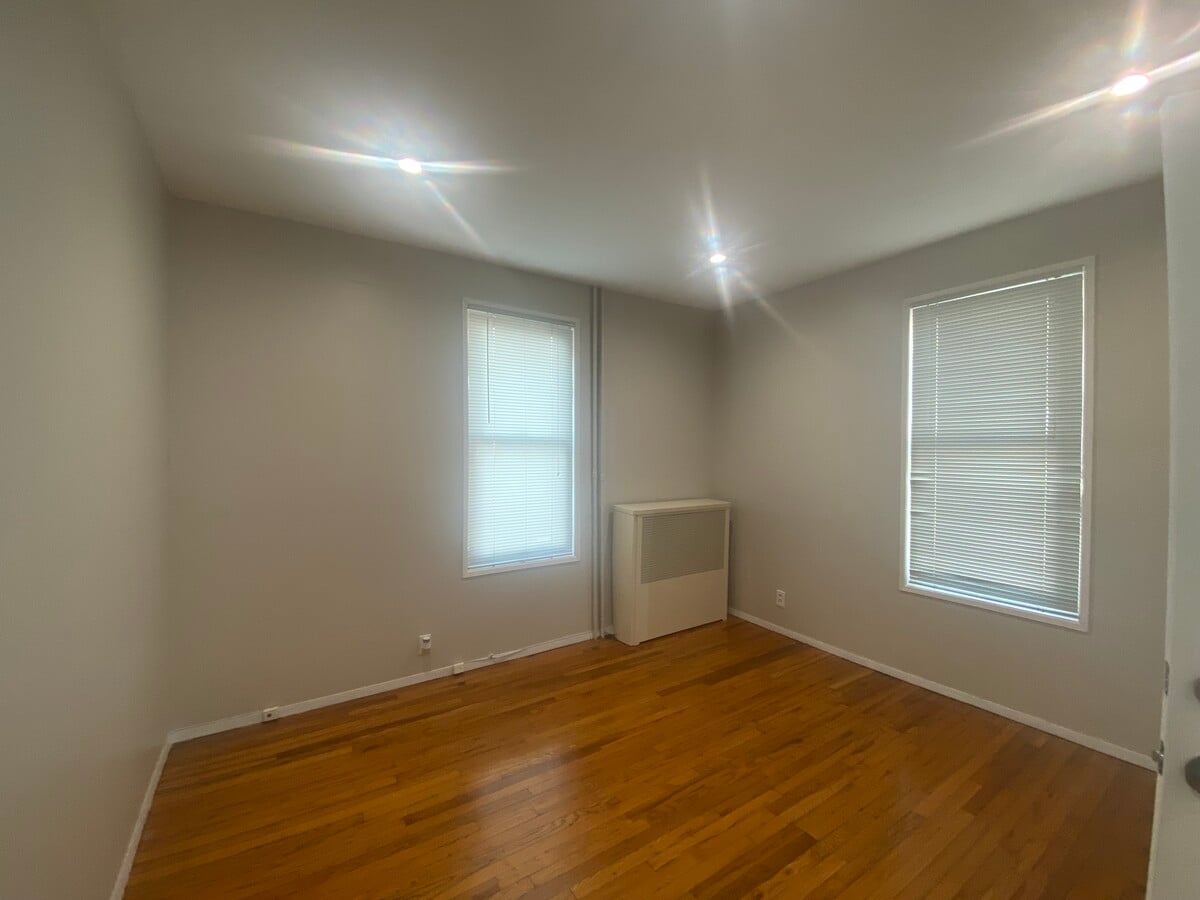 Living Room - 1459 Arnow Ave Unit #1