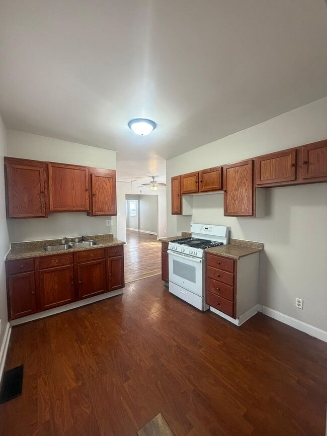 Photo - For rent - Spacious 3 Bed / 2 Bath Home