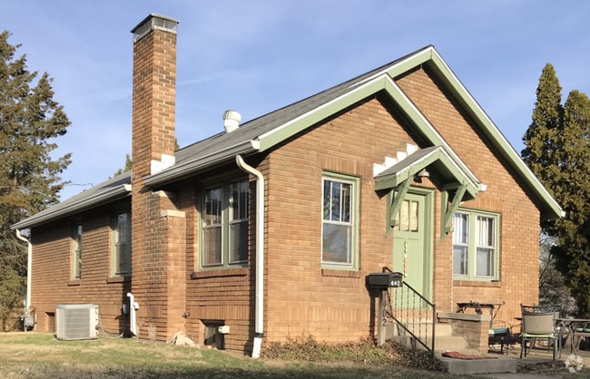 Building Photo - 402 S Eagleson Ave Rental