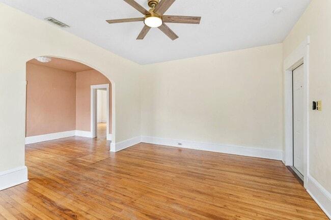 Photo - 4531 Attleboro St