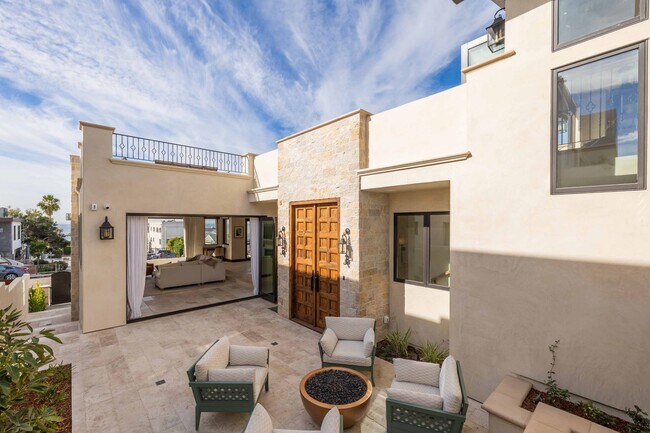 Photo - 2546 Manhattan Ave Casa