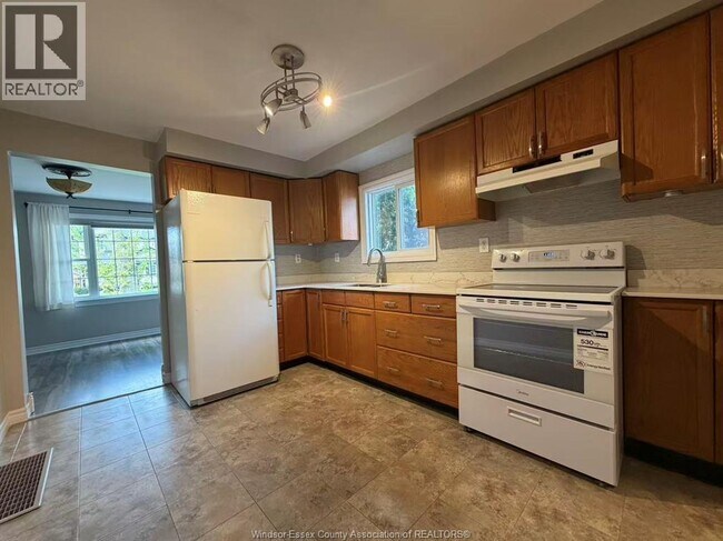 Photo - 2374 Meighen Rd
