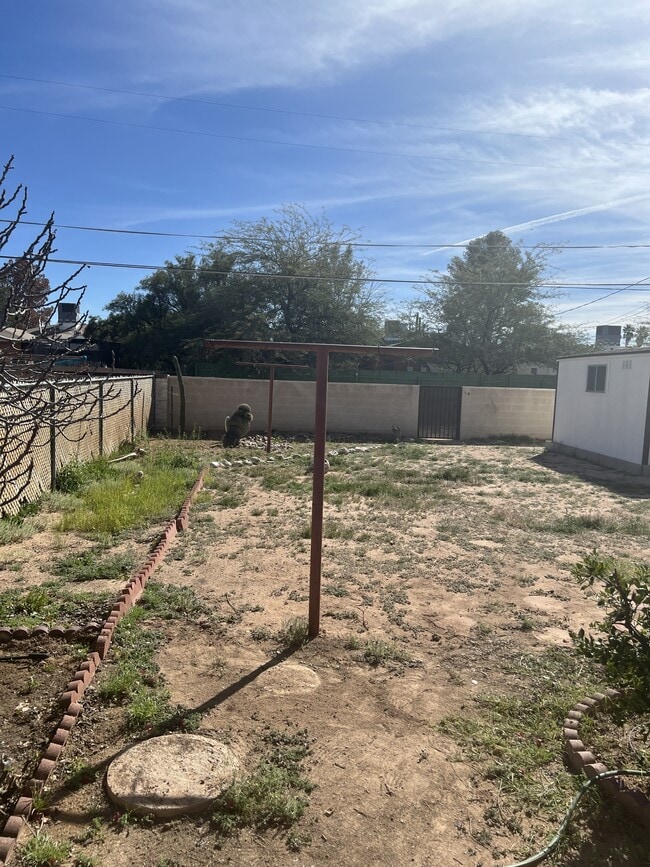 Photo - 2718 E 18th St