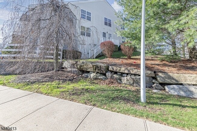 Photo - 902 Wendover Ct