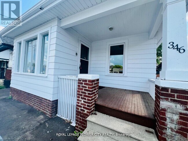 Photo - 346 Wharncliffe Rd S