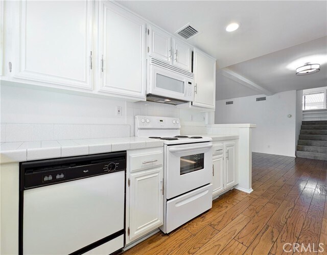 Photo - 21500 Califa St