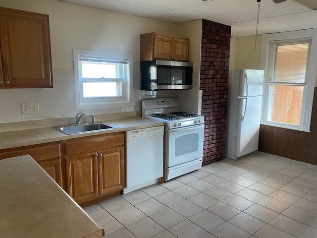 Building Photo - 901 Saratoga St Unit 1