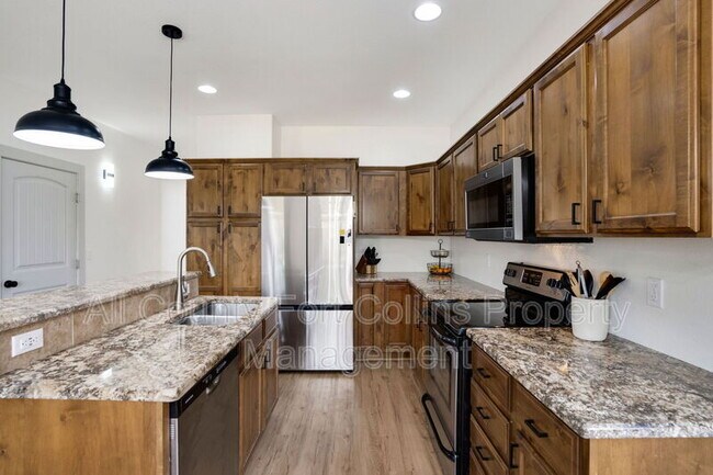 Photo - 530 Moonglow Dr