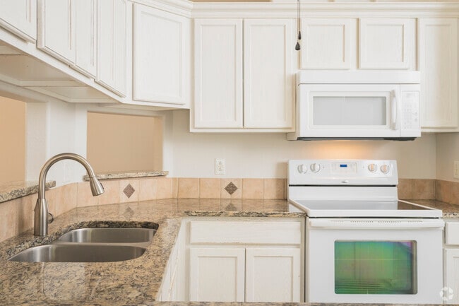 2BR, 2BA - 1,264SF - Kitchen - River Oaks Villas