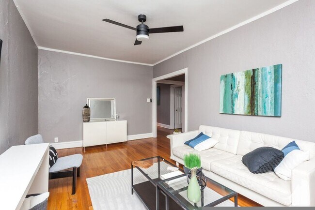 Photo - 629 W Cornelia Ave Unit 33-1E