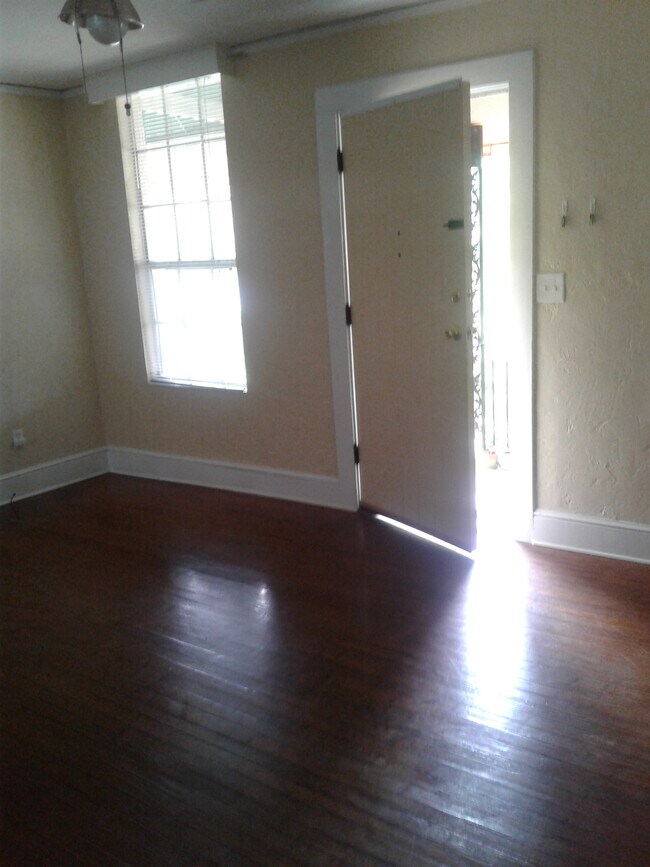 Photo - 558 E Park Ave Apartamentos Unidad 3