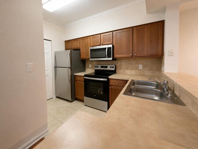 Photo - 2210 Myrtlewood Cir E