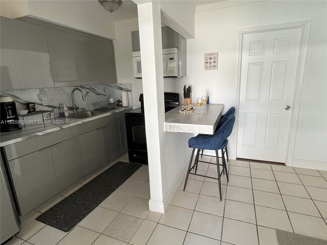 Photo - 1040 SW 28th St Unit 2