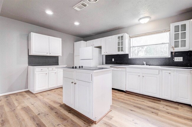 Building Photo - 10306 Cheeves Dr