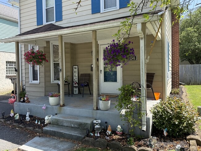 Photo - 704 W Water St