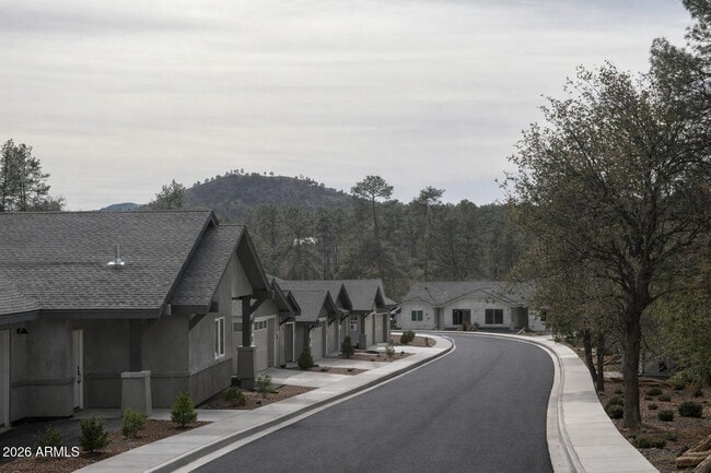 Building Photo - 561 Sally Ln