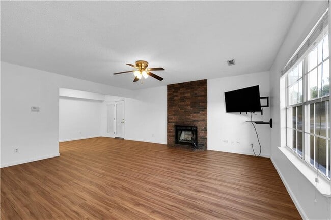 Photo - 758 W Poplar St