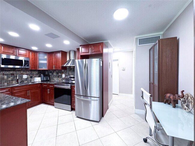 Photo - 2455 NE 51st St Unit E114