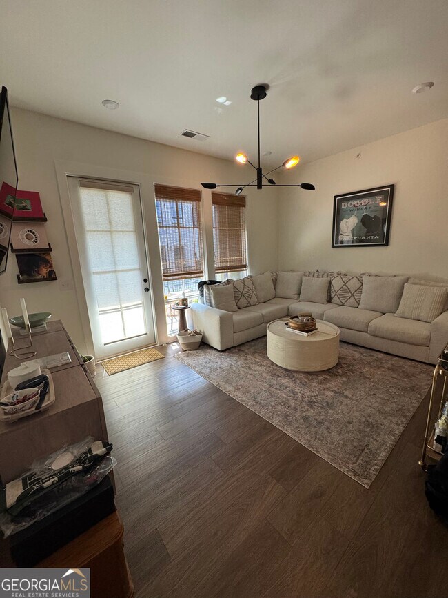 Photo - 1279 Viney Way NW