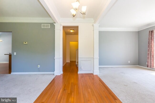 Photo - 684 Churchill Rd