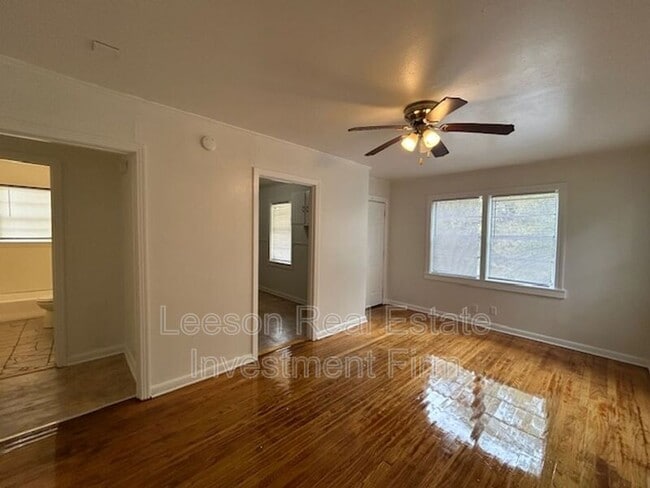 Photo - 3445 Hardy St