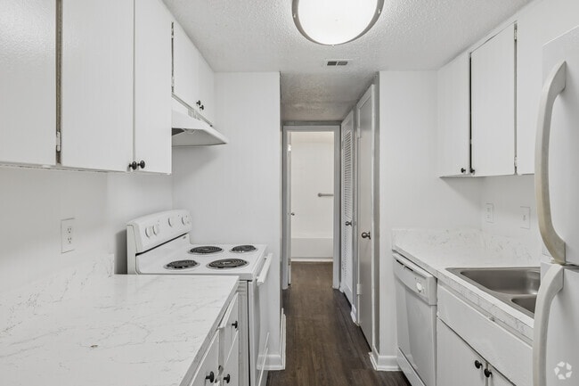 2BR, 1BA - 875SF - Kitchen