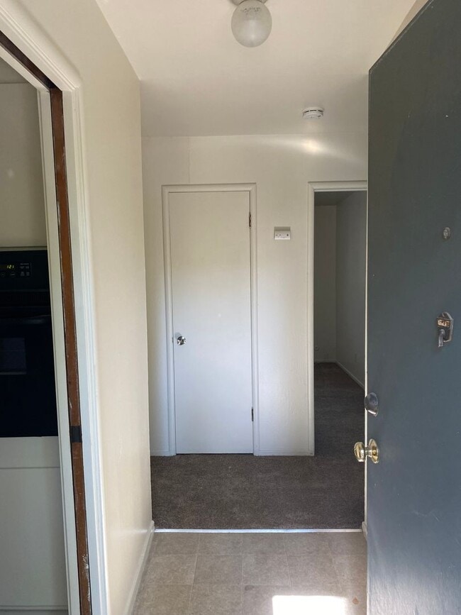 Photo - 3 Bedroom 2 Bath Home Close to Downtown and Shopping