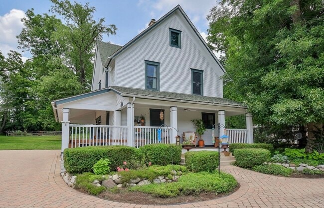 Country Living - 6N201 Denker Rd Unidad Farm House