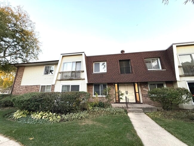 Building Photo - 3026 Roberts Dr