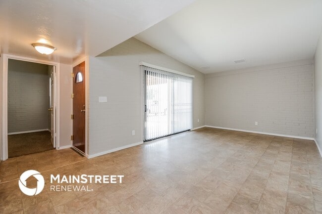 Photo - 734 W Holladay Dr