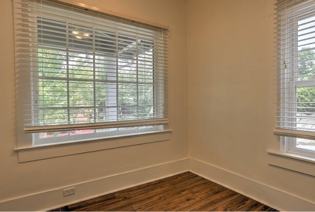 Photo - 4 bedroom 2 bath home! Tree Streets