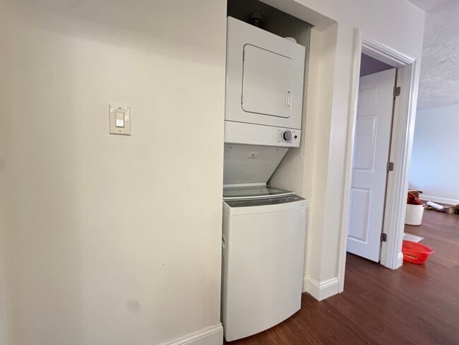 Photo - 18 Buckley St Unit 2