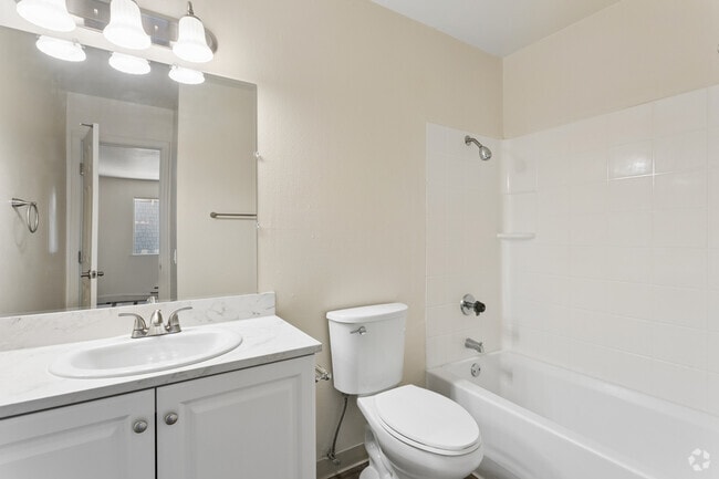 Executive 1BR, 1BA - 575SF - Bathroom